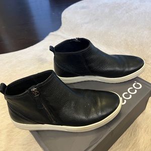 Women's Ecco Fara bootie size 38